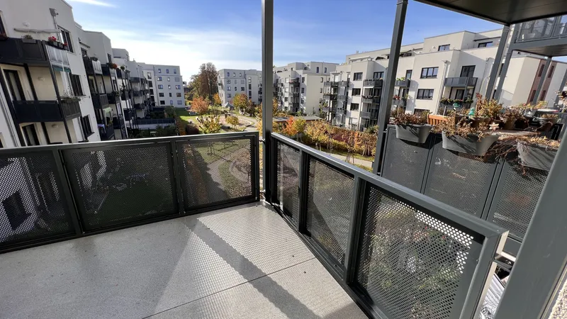 Biesdorf nahe Elsterwerdaer Platz - 2 Zimmer-Wohnung mit Sonnenbalkon im 2. OG mit Aufzug — photo 1